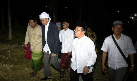 West Nusa Tenggara governor TGB Muhammad Zainul Majdi visits Fadllul Wahid Islamic boarding school, Bandungsari, Grobogan, Central Java, Sunday (Feb 18) night.