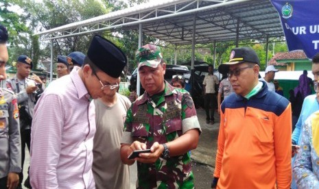 Gubernur NTB TGH M Zainul Majdi (Kiri) bersama Danrem 162/WB Kolonel Inf Farid Makruf, dan Kepala BPBD NTB Muhammad Rum tengah berkoordinasi di Kantor Wali Kota Bima.