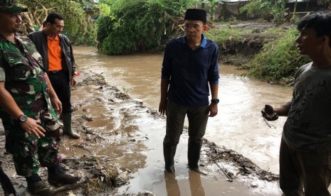 Gubernur NTB TGH M Zainul Majdi meninjau langsung lokasi banjir di Kota Bima, Kamis (22/12).