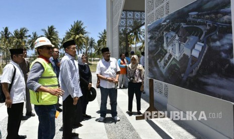 Gubernur NTB TGH Muhammad Zainul Majdi atau Tuan Guru Bajang (TGB) memberi nama Masjid Nurul Bilad yang memiliki arti cahaya bagi bangsa-bangsa. Pasalnya, masjid ini berada di kawasan yang diyakini akan banyak didatangi wisatawan dari berbagai belahan dunia, Lombok Tengah, NTB, Jumat (13/10). 