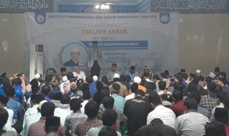 Gubernur NTB TGH Muhammad Zainul Majdi atau Tuan Guru Bajang (TGB) menyampaikan tabligh akbar bertajuk 