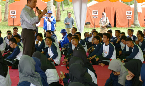 Gubernur NTB TGH Muhammad Zainul Majdi membuka Lombok Youth Camp for Peace Leaders.