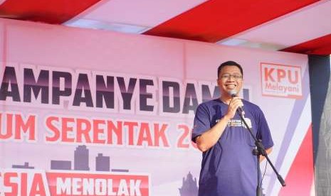 Gubernur NTB Zulkieflimansyah menghadiri deklarasi kampanye damai pemilu 2019 di Taman Bumi Gora, Mataram, NTB, Ahad (23/9).