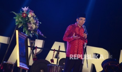 Gubernur Nusa Tenggara Barat (NTB) M. Zainul Majdi memberikan kata sambutan saat malam Ta’aruf yang diadakan di Pendopo Kantor Gubernur NTB, Jumat (29/7) malam. .(Republika/Raisan Al Farisi)