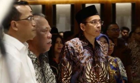 Gubernur Nusa Tenggara Barat (NTB), Tuan Guru Bajang (TGB) Zainul Majdi (ketiga kiri)