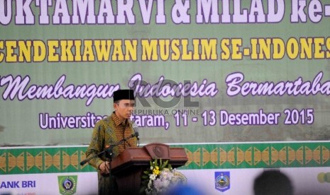  Gubernur Nusa Tenggara Barat (NTB), Zainul Majdi memberikan sambutannya saat pembukaan Muktamar VI dan Milad ke-25 ICMI di Universitas Mataram, Nusa Tenggara Barat, Sabtu (12/12).