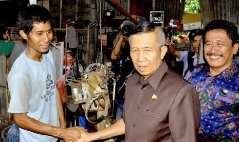 Gubernur Provinsi Bali, I Made Mangku Pastika berkunjung langsung ke kediaman I Wayan Sumardana