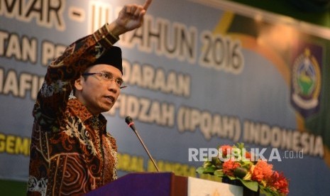 Gubernur Provinsi Nusa Tenggara Barat, M. Zainul Majdi memberikan kata sambutan sekaligus membuka Muktamar IPQAH Ke-3 di Kota Mataram, Nusa Tenggara Barat, rabu (27/7). (Republika/Raisan Al Farisi)