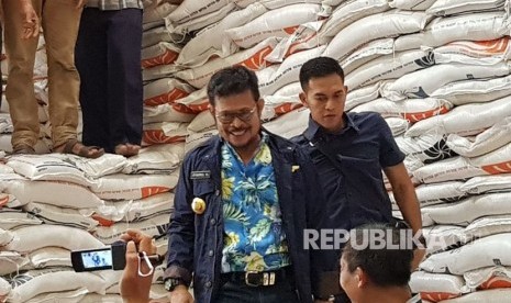 Gubernur Sulawesi Selatan Syahrul Yasin Limpo memastikan beras di Sulsel cukup dan siap dikirim ke daerah lain yang membutuhkan.