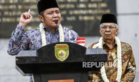 Gubernur Sumatera Selatan Herman Deru (kiri) bersama Wakil Gubernur Mawardi Yahaya