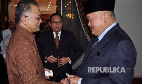 Gubernur Sumatera Selatan (Sumsel) Alex Noerdin menyambut Direktur Utama Badan  Pengelola Dana Perkebunan (BPDP) Kelapa Sawit Dono Boestami di Griya Agung, rabu (8/9) dengan disaksikan Bupati Musi Banyuasin (Muba) Dodi Reza Alex.