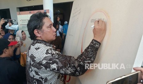 Gubernur Sumatra Barat Irwan Prayitno dan Dirjen Kebudayaan Kemendikbud Hilmar Farid membuka pameran kebudayaan di Taman Budaya Sumatra Barat, Kamis (1/2). Acara ini sekaligus membuka seluruh rangkaian peringatan Hari Pers Nasional (HPN) 2018 di Sumatra Barat. 