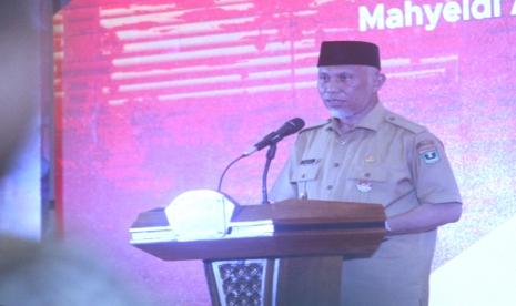 Gubernur Sumbar Buya Mahyeldi dalam penutupan Rakernas Apeksi .