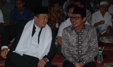 Gubernur Sumbar dan ustadz Bahtiar Natsir pada acara tabligh Akbar di Masjid Raya Sumbar, Ahad (25/5) 