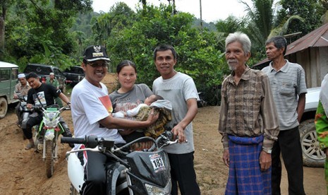  Gubernur Sumbar, Irwan Prayitno bersama masyarakat di Nagari Lolo, Pasaman