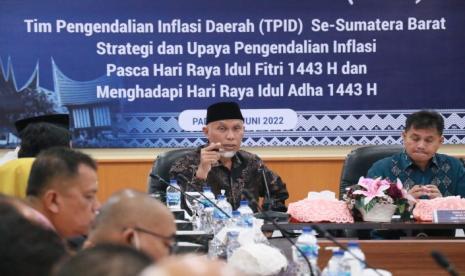 Gubernur Sumbar koordinasikan TPID agar terus aktif melakukan pengendalian inflasi.