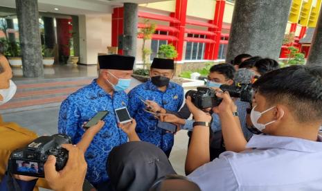 Gubernur Sumbar, Mahyeldi mengatakan sinergi sesama tenaga kesehatan dan koordinasi langsung dengan kementerian merupakan hal yang sangat membantu penanganan pencegahan penyebaran COVID-19 di Sumbar.