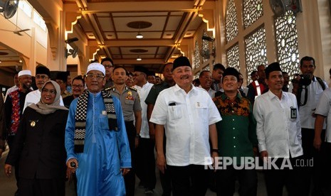 Gubernur Sumsel Alex Noerdin bersama para undangan, ulama, ustaz dan para pengelola KBIH menjajal lintasan sa'i di embarkasi haji terpadu Palembang (Ilustrasi)