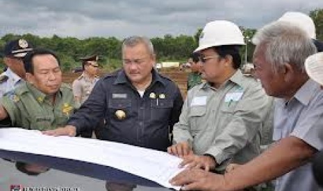 gubernur sumsel mengecek perkembangan pembangan lapangan terbang Pagaralam