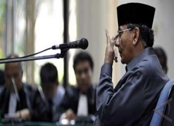 Gubernur Kepri Ismeth Abdullah di sidang Pengadilan Tipikor