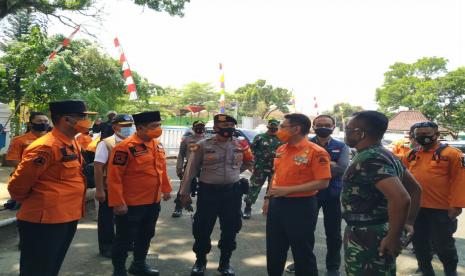 Gugus Tugas Percepatan Penanganan Covid-19 Provinsi Jabar melakukan pemantauan penerapan protokol kesehatan pada masa AKB di Kota Tasikmalaya, Jumat (28/8).