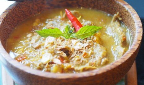 Gulai daging masak tempoyak kreasi Chef Deni Purwanto.