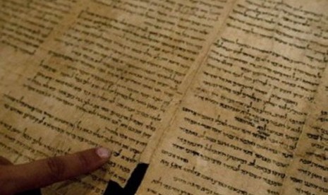 Gulungan Laut Mati (Dead Sea Scrolls) yang ditampilkan di internet, Senin (26/9).