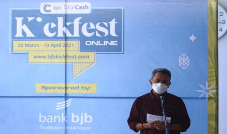 Guna mendukung para pelaku UMKM lokal di tengah pandemi Covid-19, bank bjb menyelenggarakan event bjb DigiCash KickFest berkolaborasi dengan ratusan pelaku usaha UMKM di seluruh Indonesia. Acara yang digelar secara daring selama tiga pekan pada 22 Maret-10 April 2021 ini menjadi sebuah etalase online berbagi produk fesyen lokal dengan kualitas terbaik.