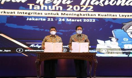 Guna mengoptimalkan penyelenggaraan Program JKN-KIS sekaligus menjalankan Instruksi Presiden (Inpres) Nomor 1 Tahun 2022, BPJS Kesehatan resmi menjalin kerja sama dengan Kementerian Agraria dan Tata Ruang/Badan Pertanahan Nasional melalui penandatanganan Nota Kesepahaman dan Perjanjian Kerja Sama (PKS), Senin (21/03/2022). 