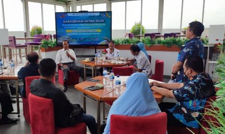 Guna meningkatkan kualitas program Center of Excellence (CoE) Koi dan Udang, Prodi Akuakultur Universitas Muhammadiyah Malang (UMM) melangsungkan diskusi bersama mitra Dunia Usaha dan Dunia Industri (DUDI). Kegiatan yang digelar pada 8 Februari 2023 ini juga membahas mengenai strategi untuk memajukan masing-masing aspek.