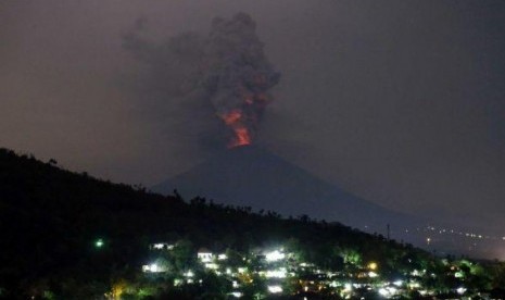 Gunung Agung Meletus