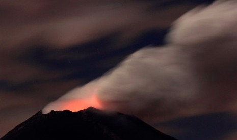 Gunung Api Popocatepetl membentuk kubah lava