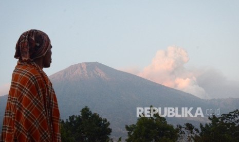  Gunung Barujari dari Desa Sembalun Lawang, Kecamatan Sembalun, Selong, Lombok Timur, NTB