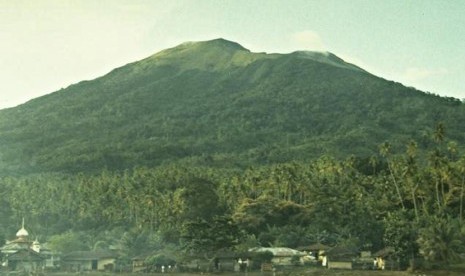 Gunung Gamkonora.