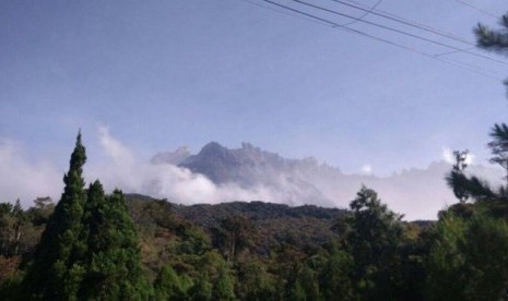 Gunung Kinabalu sesaat setelah gempa bumi menerjang.