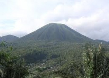 Gunung Lokon sebelum meletus