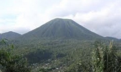 Gunung Lokon sebelum meletus