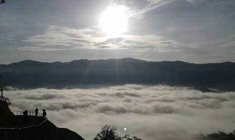 Gunung Luhur, Citorek Kecamatan Cibeber Kabupaten Lebak. 