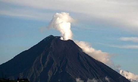 Gunung Mamuju, Sulawesi Barat 