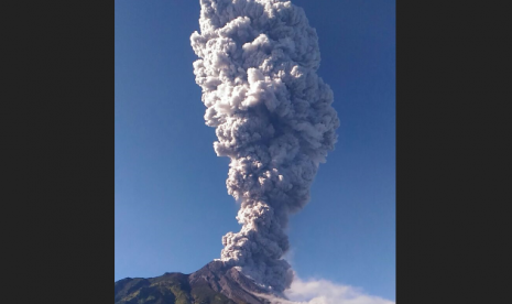 Gunung Merapi erupsi