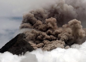 penyebab gunung merapi meletus