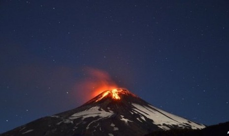 Gunung Villarrica meletus