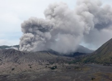 Gunung Bromo meletus