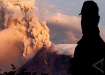 Gunung Merapi meletus