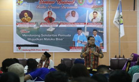 Guru Besar Fakultas Perikanan dan Ilmu Kelautan-IPB University Prof Dr Ir Rokhmin Dahuri MS menjadi nara sumber  Seminar Sehari & Musda  KNPI Maluku yang diadakan di Gedung PKK Provinsi  Maluku, Rabu ( 20/4).