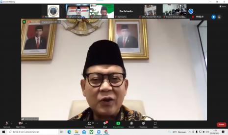 Guru Besar Fakultas Perikanan dan Ilmu Kelautan-IPB University Prof Dr Ir Rokhmin Dahuri MS menjadi narasumber Diskusi Online Ramadhan 1443 H  bertema Islam dan Ketimpangan Sosial yang diadakan oleh Majelis Rayon KAHMI-Universitas Hasanuddin, Jumat (22/4). 