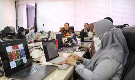 Guru Besar Fakultas Perikanan dan Ilmu Kelautan IPB University, Prof  Dr Ir Rokhmin Dahuri MS (ketiga dari kiri) menjadi narasumber FGD “Pemberian PMN Bagi BUMN Guna Mendukung Ketahanan Pangan” yang diadakan oleh Pusat Kajian Anggaran Sekjen DPR RI, Senin (8/8/2022).