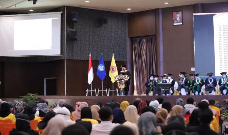 Guru Besar Guru Besar Fakultas Perikanan dan Ilmu Kelautan  IPB University, Prof Dr Ir Rokhmin Dahuri MS  memberikan  Orasi Ilmiah  dalam  rangka Dies Natalis ke-64 ULM di Banjarmasin, Rabu (21/9/2022).