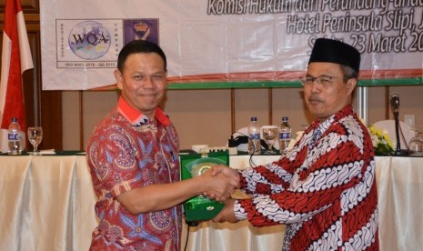  Guru Besar Ilmu Hadits pada Fakultas Syariah dan Hukum Universitas Islam Negeri (UIN) Sunan Gunung Djati (SGD) Bandung Moh Najib (berpeci, red).