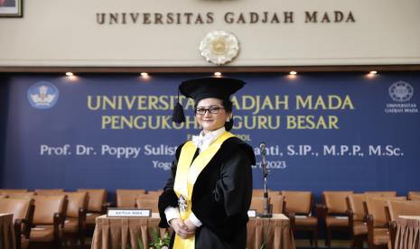 Guru Besar Ilmu Hubungan Internasional UGM, Poppy Sulistyaning Winanti. 